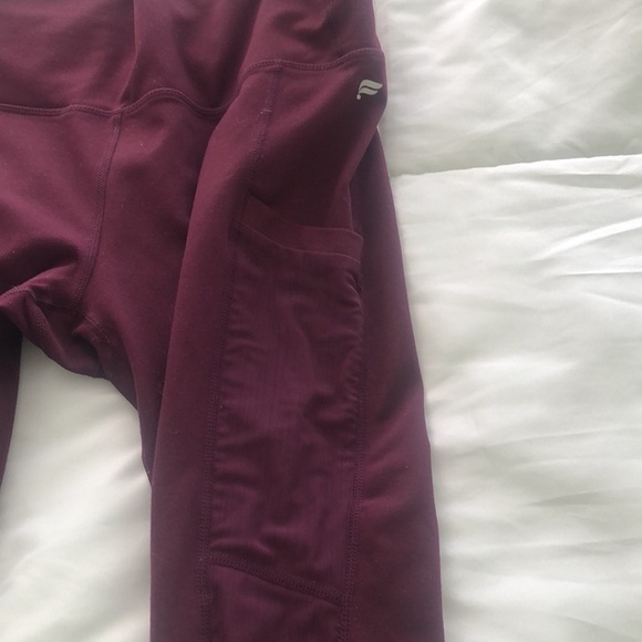 Fabletics Powerhold plum purple leggings with side pockets and side mesh - Picture 5 of 9